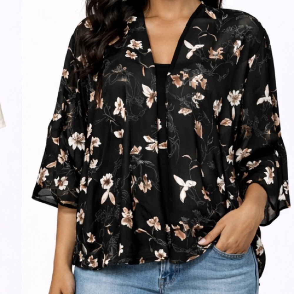 Doe & Rae Black Floral Short Sleeve Kimono Top
